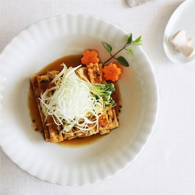 Đậu hũ chiên sốt tương mặn ngọt