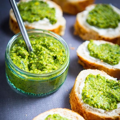 Sốt Pesto từ húng quế và hạt dẻ cười