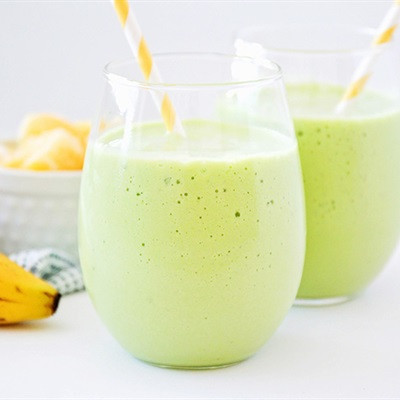 Sinh tố trái cây nhiệt đới rau xanh