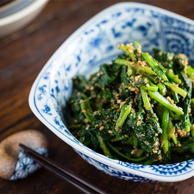 Salad cải bó xôi trộn mè