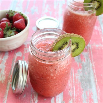 Sinh tố dâu tây kiwi