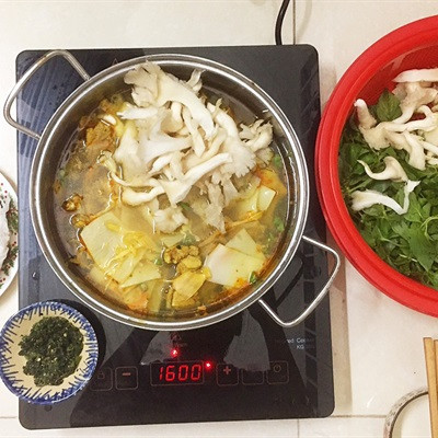 Lẩu Gà Lá É Thơm Ngon