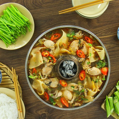 Lẩu Ếch Măng Chua Thơm Ngon Cho Cuối Cùng Sum Họp