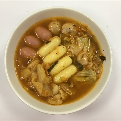 Lẩu kim chi bánh gạo phô mai