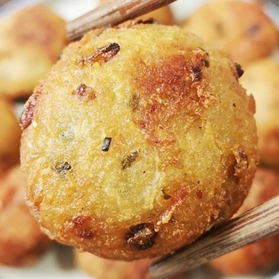 Bánh Củ Sen Chiên Giòn Béo