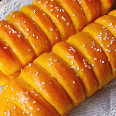 Bánh Mì Vị Bí Đỏ Thơm Ngon Đơn Giản Ở Nhà
