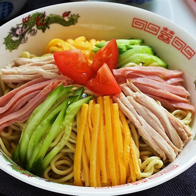 Mì trộn ngũ sắc