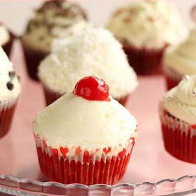 Bánh Cupcake Đỏ Rực Tráng Miệng Cực Ngon