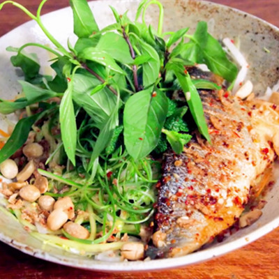 Bún cá chiên sả ớt