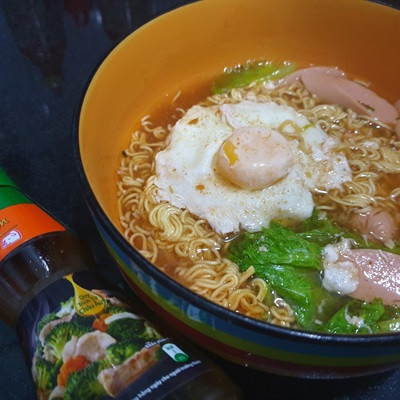 Mì Trứng Xúc Xích Chua Cay Ngon Miệng