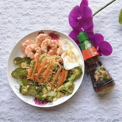 Mì Trứng Xào Rau Củ Thay Thế Bữa Cơm
