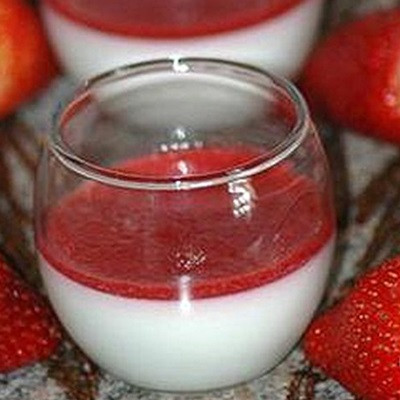 Panna Cotta Topping Dâu Tây Ngon Miệng