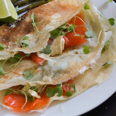 Bánh Crepe Nhân Cá Hồi Xông Khói Hấp Dẫn